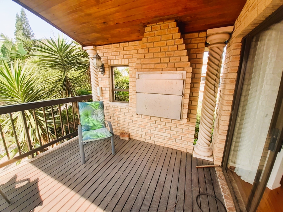 6 Bedroom Property for Sale in Paradise Beach Eastern Cape